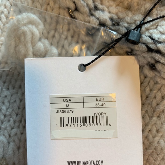 Sweater - Picture 6 of 6